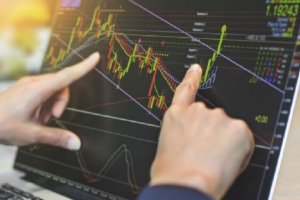 What is a broker and what are the strategies they use to trade Forex