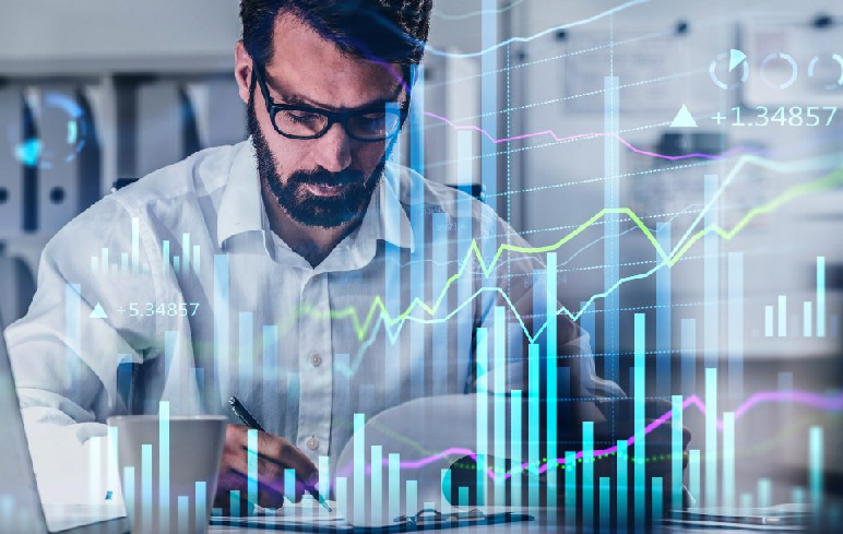 What is a trader and what trading platforms do they use to trade Forex